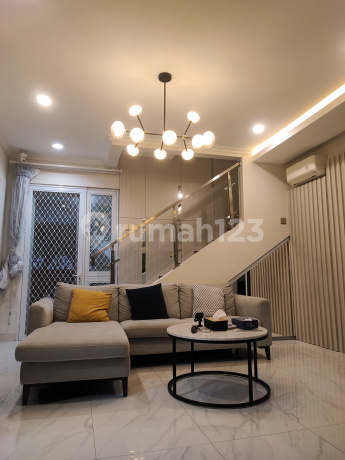 Rumah 2 Lantai Hoek, Rossini Gading Serpong, Furnished Ala Show Unit Bonus Private Garden Rumah 2 Lantai Hoek, Rossini Gading Serpong, Furnished Ala Show Unit Bonus Private Garden