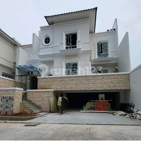 1Park Homes Luxury 3-Story House With Pool in Gandaria South Jakarta