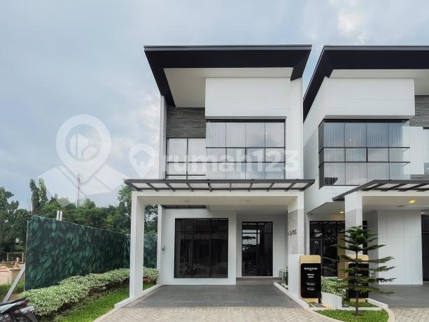 Rumah 2 Lantai Jendela Besar Dan Ceiling Tinggi Dengan Smart Door
