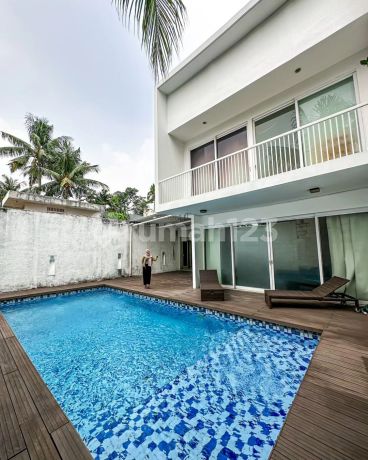 Rumah 2 Lantai di Kemang Bagus Ada Kolam Renang SHM Tidak Banjir Rumah 2 Lantai di Kemang Bagus Ada Kolam Renang SHM Tidak Banjir