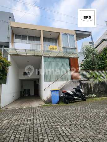Rumah Minimalis 3 Lantai Furnished di Kemang, Jakarta Selatan SHM Rumah Minimalis 3 Lantai Furnished di Kemang, Jakarta Selatan SHM