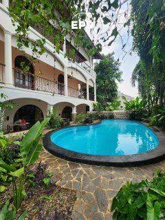 Rumah Penginapan Nuansa Villa Medieranian di Cilandak Ada Pool