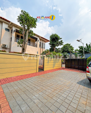 Rumah 2 Lantai di Radio Dalam Kebayoran Baru Ada 7 Kamar Kost SHM Rumah 2 Lantai di Radio Dalam Kebayoran Baru Ada 7 Kamar Kost SHM
