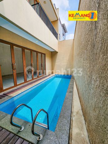 Rumah 2 Lantai di Kemang Siap Huni Ada Kolam Renang SHM Rumah 2 Lantai di Kemang Siap Huni Ada Kolam Renang SHM