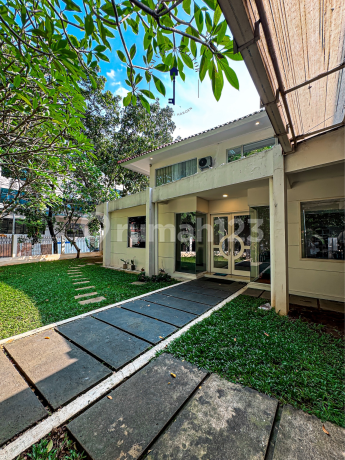 2-Story Corner House in Kerinci, Kebayoran Baru, Close to Senayan