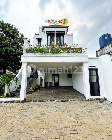 Townhouse Baru Depan View Taman Kota di Ciganjur Jagakarsa SHM Townhouse Baru Depan View Taman Kota di Ciganjur Jagakarsa SHM