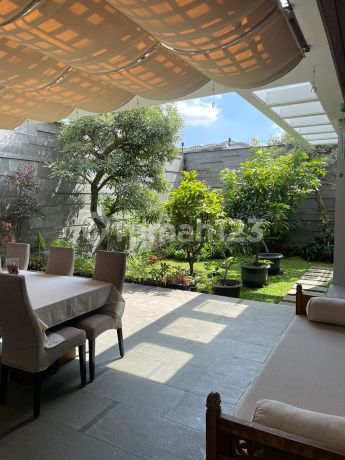 Luxurious Minimalist Comfortable House in Setra Sari Indah Cluster, Bandung