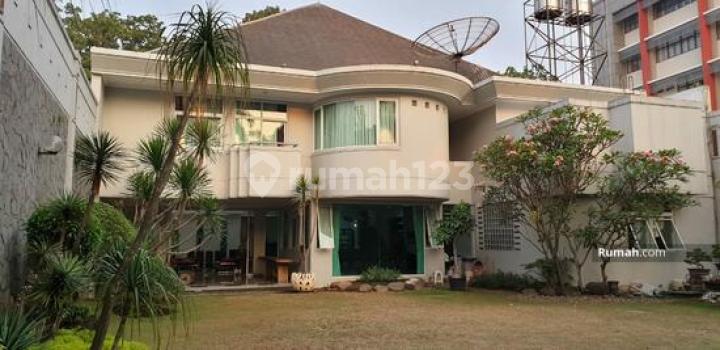 Luxury House with Spacious Land Near ITB, Suitable for Boarding Houses, Cafes, and Offices