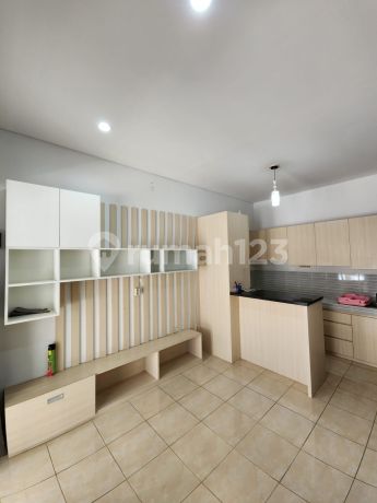 Rumah 2 Lantai siap huni di Cluster Naraya Park , Delta Mas Cikarang