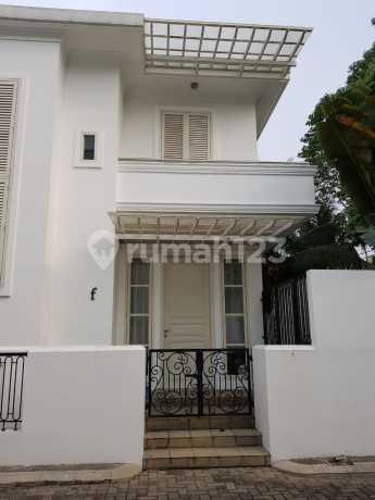 Rumah Dua At Kemang , Jakarta Selatan. Ada Private Swimming Pool Rumah Dua At Kemang , Jakarta Selatan. Ada Private Swimming Pool