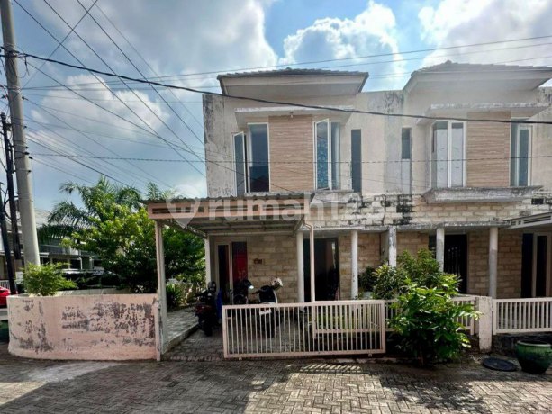 Rumah Hook Denaila Residence Dekat dengan Benowo