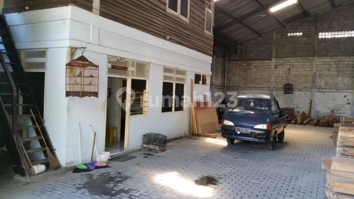 Dijual Gudang Ex Kayu Siap Huni Baratajaya