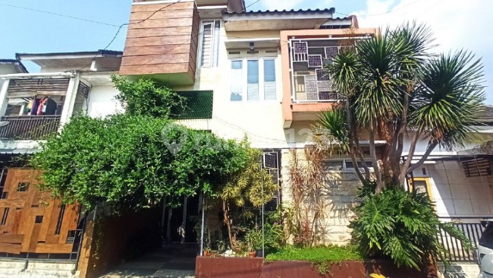 Rumah 2 Lantai Bagus Strategis Griya Saxophone, Jatimulyo Malang