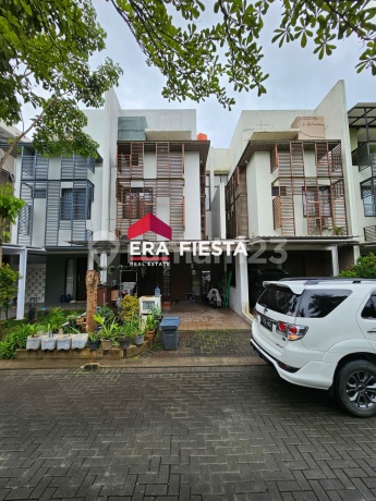 Whelford Bsd Double Decker Luas 84m2 Utara