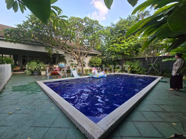 Rumah Mewah Dijual di Kemang - Dalam Kompleks Eksklusif, Lahan 1.058 M², Harga Dekat NJOP Rumah Mewah Dijual di Kemang - Dalam Kompleks Eksklusif, Lahan 1.058 M², Harga Dekat NJOP