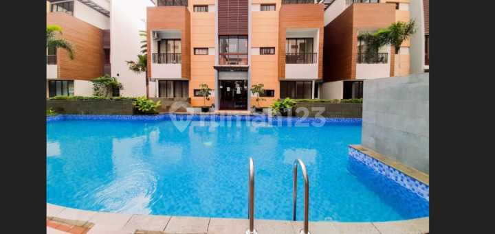 Dijual Apart 3Br With Big Swiming Pool dan Danau. Full Furnish Dijual Apart 3Br With Big Swiming Pool dan Danau. Full Furnish