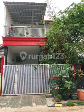 Rumah di Perumahan Mutiara Gading Timur 2 Lantai SHM Bagus