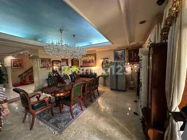 Quick Sale Well-Maintained Luxury House in Tebet 27.5 Billion Negotiable Quick Sale Well-Maintained Luxury House in Tebet 27.5 Billion Negotiable