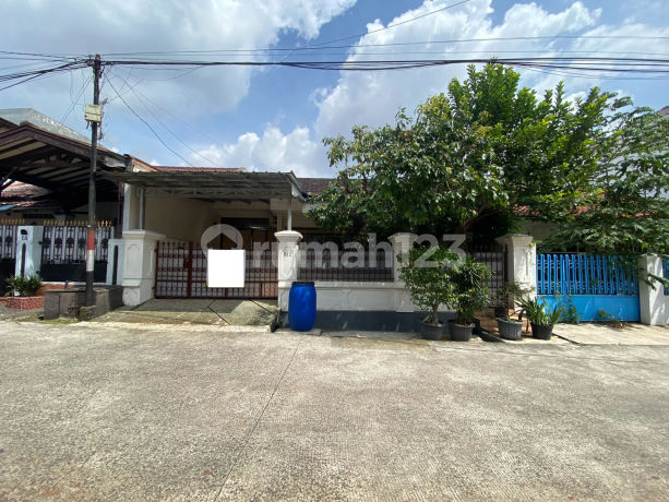 Asri House Spacious 15 Minutes to Cibubur 1 Toll Gate South Facing J38879 Asri House Spacious 15 Minutes to Cibubur 1 Toll Gate South Facing J38879