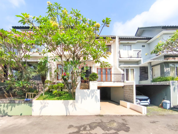 Rumah 2 Lt Hadap Timur 15 Menit ke Stasiun Lenteng Agung Siap KPR J36363