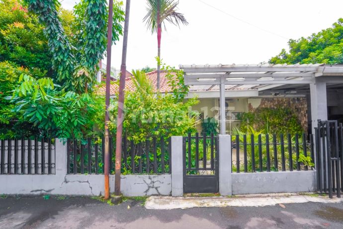 Spacious House 15 Minutes to Cilandak Toll Gate, Ready to Occupied, Assisted with Mortgage J-43999