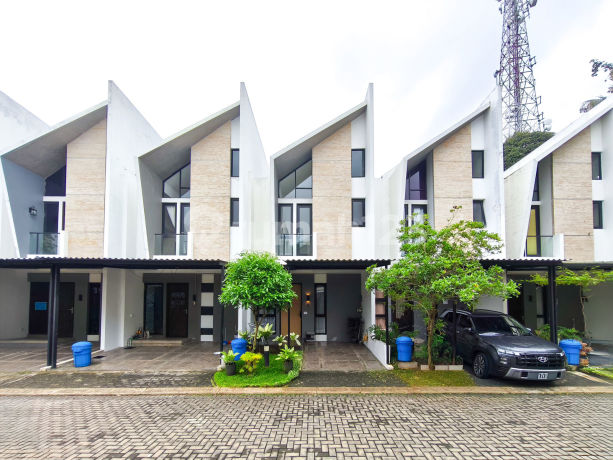 Rumah Strategis 12 Menit ke Gerbang Tol Serpong 2 Bebas Banjir J45354 Rumah Strategis 12 Menit ke Gerbang Tol Serpong 2 Bebas Banjir J45354