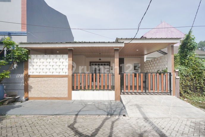 Rumah LT 90 Akses Dekat Faskes dan Terminal di Bekasi Dibantu KPR J38345