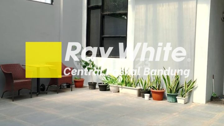 House in Buana Sari Complex, Buah Batu, Bandung House in Buana Sari Complex, Buah Batu, Bandung