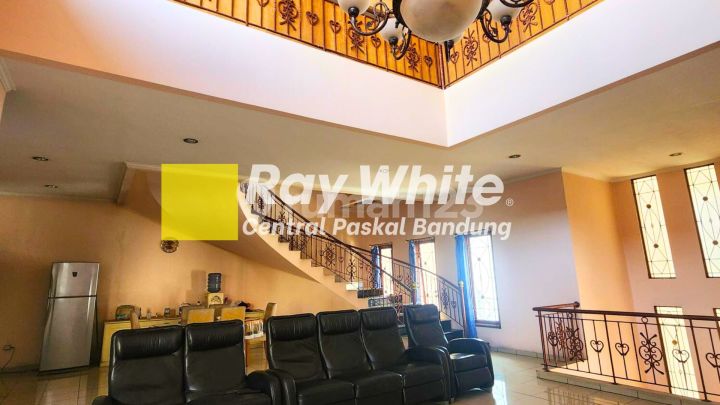 Rumah Megah Cantik Terawat di Taman Lingkar Selatan Bandung