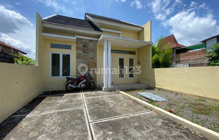 Rumah Strategis Mangku Jl Aspal di Medari Sleman dekat Polres Sleman