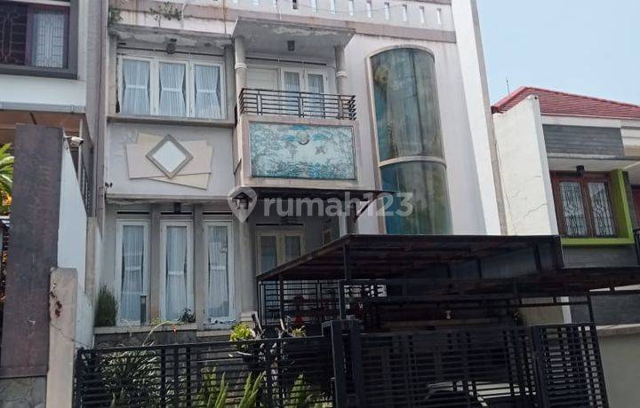 Dijual Rumah Siap Huni Terawat Nyaman Lokasi di Puri Syailendra Bandung