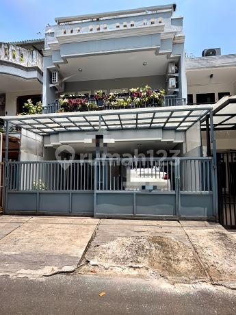 Selling a Nice 6X17m2 Residence in Janur Elok, Kelapa Gading, Flood-Free