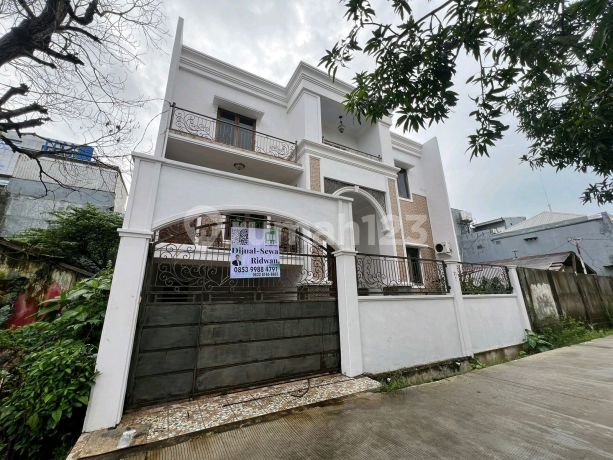 For Quick Sale 3-Storey House Jl. Rs Islam Faisal