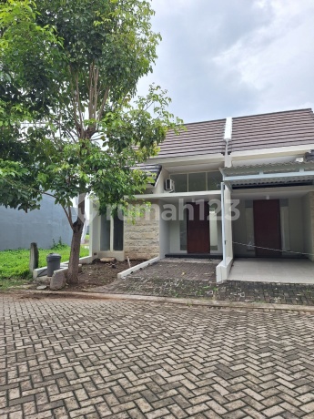 Northwest Park Lake Central Hill Citraland House, West Surabaya