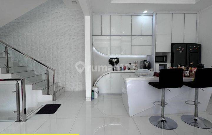 Rumah Hook Include Swimpool di Kebayoran Symphony 14986FM 08111899245