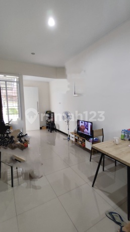 Cheap! Ready-to-Occupy House for Sale in Taman Holis Indah, Bandung Cheap! Ready-to-Occupy House for Sale in Taman Holis Indah, Bandung