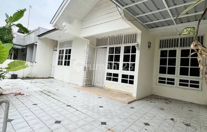 Dijual Rumah Cantik di Komplek Tasbih 1 SHM