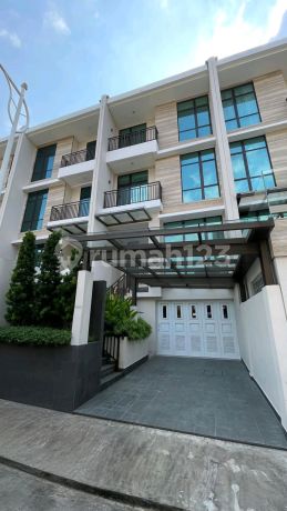 Townhouse Mewah 4 Lantai di Pondok Indah Akses Strategis Privat Townhouse Mewah 4 Lantai di Pondok Indah Akses Strategis Privat
