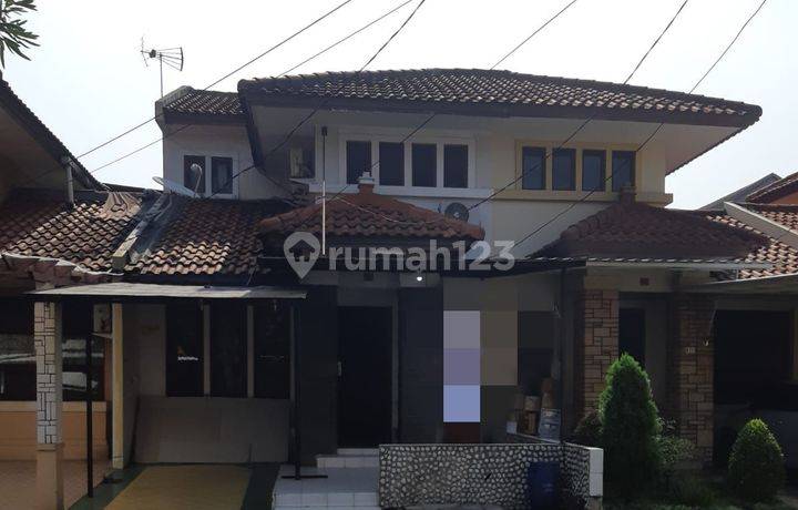 Rumah depan jalan utama 2 lt di Taman Parahyangan Lippo Jual Cepat