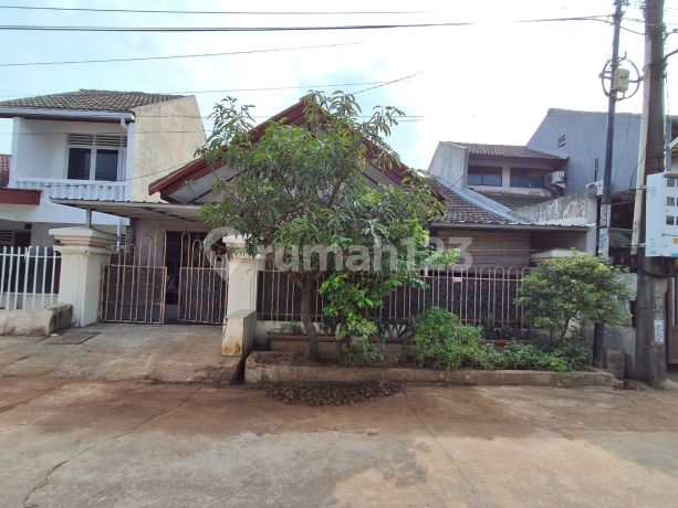 Sturdy House Near LRT Station Within the Residential Area in Jatimakmur Sturdy House Near LRT Station Within the Residential Area in Jatimakmur