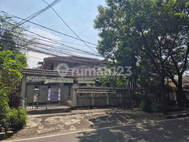 Rumah Tua Hitung Tanah Pinggir Jalan Raya di Tomang Jakarta Barat