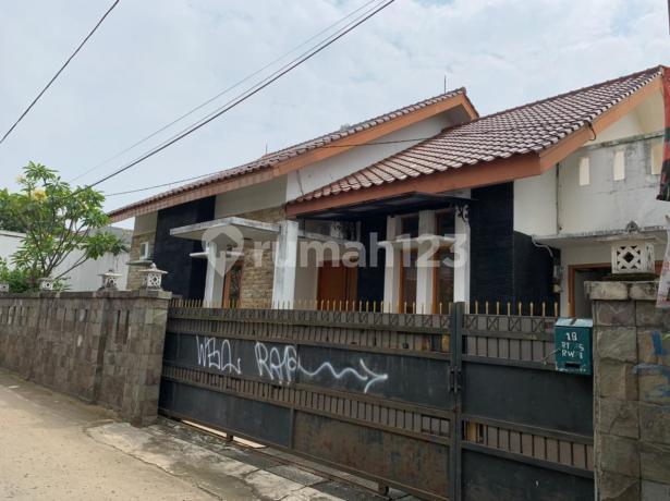 Rumah 1 Lantai Dengan Swimming Pool Rumah 1 Lantai Dengan Swimming Pool