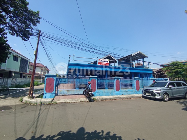 Selling Old House Budi Agung Spacious Strategic Location