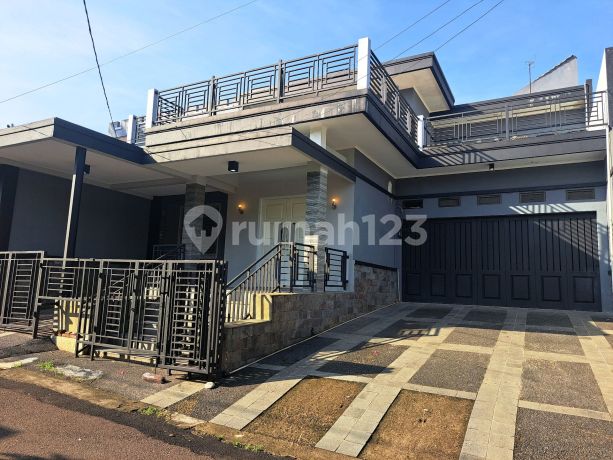 For Quick Sale. A house in the Venesia Cluster, Sentul City, located at the front, with SHM.