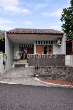 For Sale: Cluster Primerose Grand Sentul House, Freehold Title (SHM)