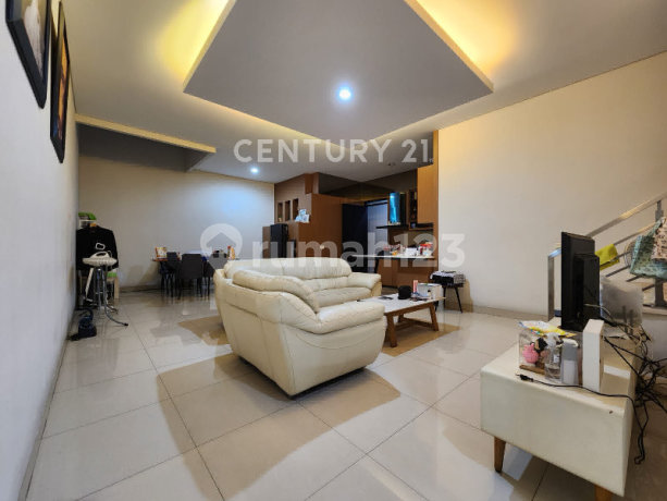 Modern Minimalist House in Elit Singgasana Pradana Complex