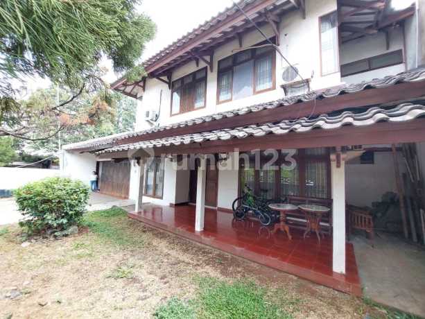 Rumah Kokoh 2 Lantai di Komplek Jati Indah Nempel Jakarta Selatan