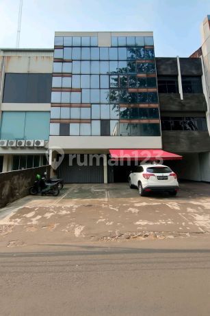 4-Story Row Shop in a Strategic Location on Fatmawati Street, South Jakarta  
in the Business Area of Fatmawati Street