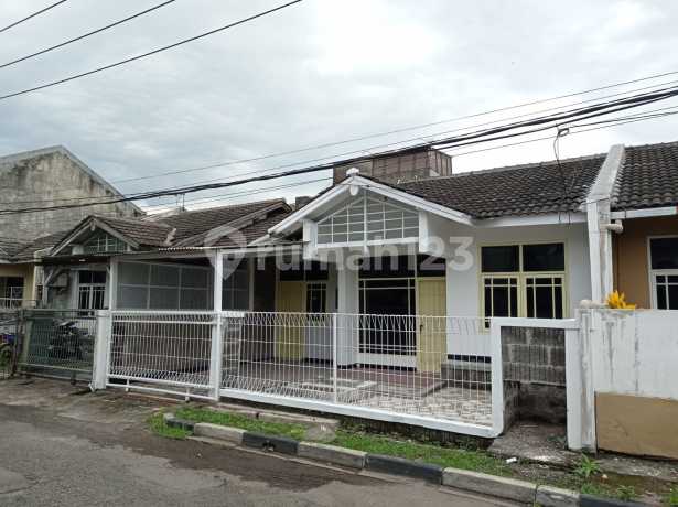 1-Story Ready-to-Occupy House in a Strategic Location in East Bandung 1-Story Ready-to-Occupy House in a Strategic Location in East Bandung