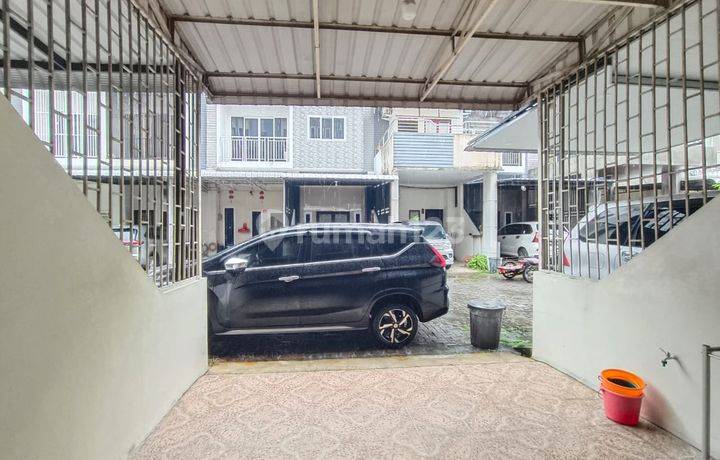 Dijual Rumah Furnished di Komplek Griya Palace